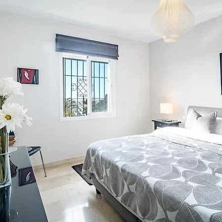 Apartment Ma2- Sea Views, Walking Distance To Puerto Banus *