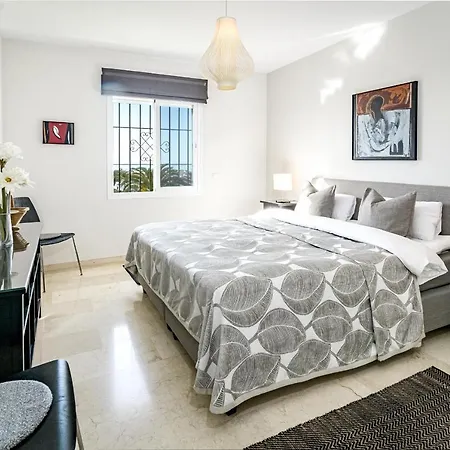 Ma2- Sea Views, Walking Distance To Puerto Banus *