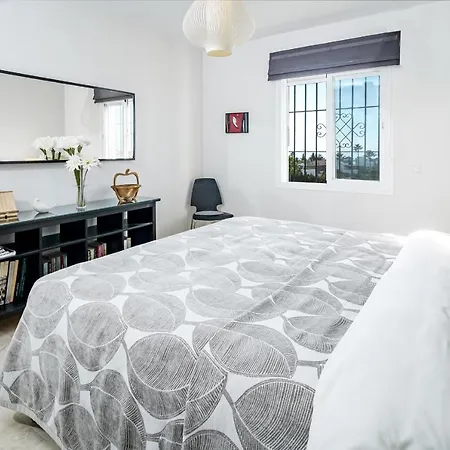 Ma2- Sea Views, Walking Distance To Puerto Banus Marbella
